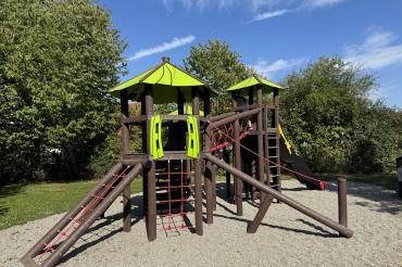 In Möttingen gibt es jetzt einen nachhaltigen Spielplatz.