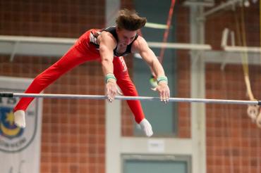 Das Bild zeigt Ferrie Blümel beim Turnen.