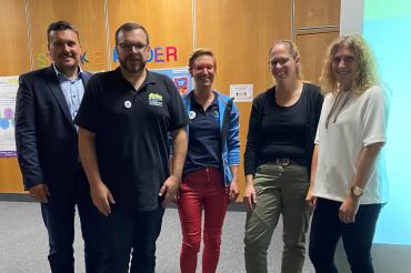 Das Bild zeigt von links nach rechts: Christoph Schmidt, Wolfgang Stolz, Karin Brechenmacher, Martina Nagler und Jennifer Rühl. 