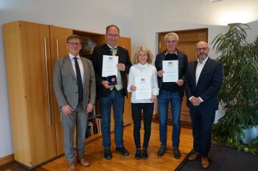 Landrat Stefan Rößle, Bürgermeister Alois Schiegg (Marxheim), Katharina Kaufmann, Rudolf Oesterle, 2. Bürgermeister Markus Eisenbarth (Oettingen).