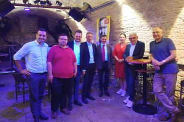 Gruppenbild: Bijan Djir-Sarai, Tim Pascal Ludwig, Maximilian Funke-Kaiser, Stephan Thomae, Mark Tanner, Anja Demharter, Sigfried Hammerl und Joachim Puntigam. Fotograf Olaf Kühn.