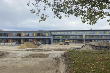 Das Bild zeigt das Schulzentrum Rain im Oktober 2023.