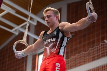 Julius Hartrich an den Ringen beim sog. Kreuzhang.