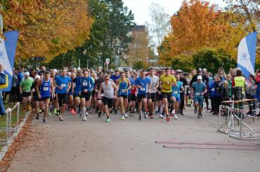 Der Start des Hauptlaufes in Rain.