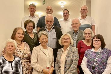 Jubilare und Vorstand der Caritas.