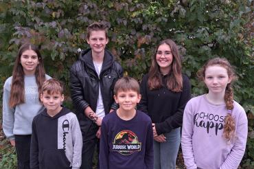 Die SMV der Leonhart-Fuchs-Schule Wemding: v.l.n.r. hinten: Fischer Magdalena, 8M, Scharfe Jonas, 10bM, Spreng Sophia, 10aM v.l.n.r. vorne: Langer Johannes, 3a, Meyer Timo, 3b, Schweizer Lili, 4a