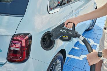 E-Ladestation neben Rewe.