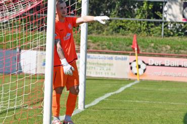 Das Bild zeigt Rains Schlussmann Florian Rauh.