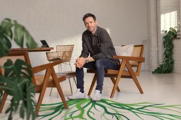 Nach einem Burnout beendete Sven Hannawald 2005 seine Karriere als Spitzensportler und macht sich seither - unter anderem als Botschafter für die AOK Bayern - für das Thema psychische Gesundheit stark.