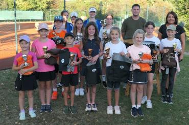 Zu sehen sind die Teilnehmer des Turniers.