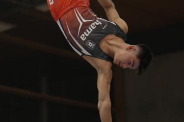 Der Turner Oakley Banks am Barren