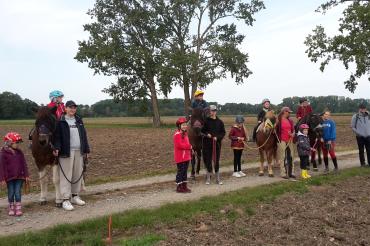Am 8. Oktober fand im Therapiegarten Apfelbaum eine Eltern-Kind-Wanderung statt. 