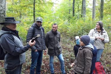 Bianca Brandner führt in die Welt der Waldbewohner.