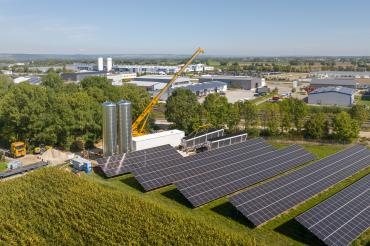 Die Photovoltaik-Anlage samt Heizzentrale in Mertingen.