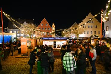 Das Bild zeigt den Wemdinger Weihnachtsmarkt.