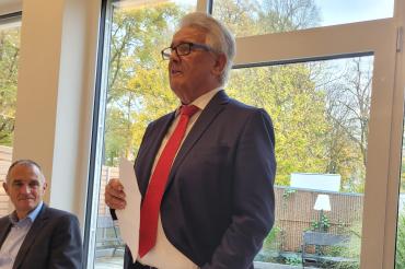 Anton Kopp wurde für sein besonderes Engagement in der Selbstverwaltung der AOK Donau-Ries geehrt.