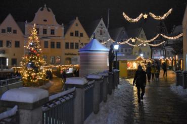Das Bild zeigt den Donauwörther Weihnachtsmarkt.