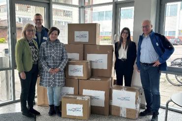 Das Bild zeigt von links: Hedwig Rehm (Helferkreis Rain e.V.), Stefan Roßkopf (Betriebsratsvorsitzender Südzucker), Hanna Schupp, Anja Förg (Südzucker) und Dr. Wolfgang Bock (Betriebsleiter Südzucker Werk Rain).