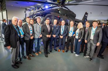 Auf dem Foto u.a. Vertreter des ASP Donau-Ries wie folgt: Zweiter von links: Erich Reichenmeier; vierter von links: Wolfgang Zinnecker; siebter von links: General Gerhartz; neunter von links: Karl Scherlin