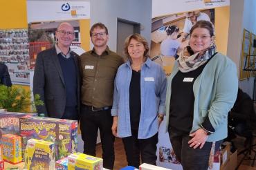 Das Bild zeigt v.l.n.r.: Erwin Seiler (Vorsitzender Förderverein Hermann-Keßler-Schule) Florian Wutzer (Schulleitung), Gabriele Allgayer-Pfaff (Förderverein Hermann-Keßler-Schule) und Jeanette Zeuß (stellv. Leitung Heilpädagogische Tagesstätte der HKS)