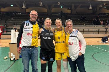 Von links Papa Jörg, dann Lisa und Marie und rechts Mama Stephanie 