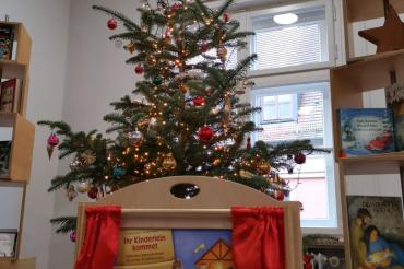 Das Bild zeigt einen Weihnachtsbaum.