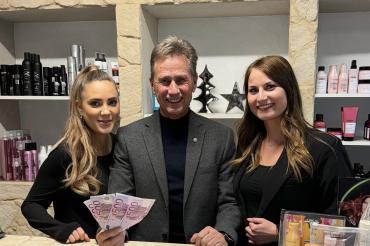 Spendenübergabe Haarparadies 