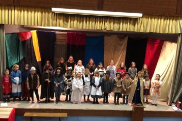 Der Jugendchor Cantiamo auf der Nikolausfeier.