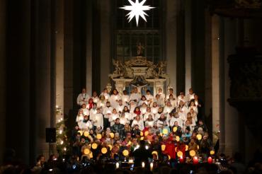 Nördlinger Sternsingen in der St. Georgskirche.