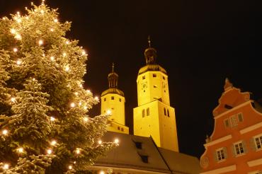 Das Bild zeigt die Stadtpfarrkirche Wemding.