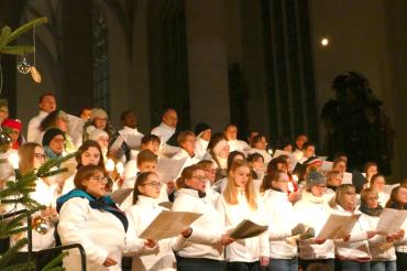 Musik und Besinnung in der St. Georgskirche in Nördlingen.