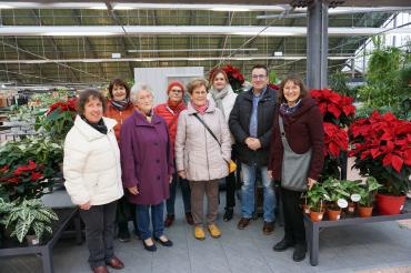 Auf dem Foto: (hinten von links) Gabriele Dietrich, Anna Römer, Sabine Dallmaier sowie (vorne von links) Susann Klement, Rosina Mändle, Siglinde Baumgartner, Caritas-Geschäftsführer Branko Schäpers und Monika Mayr.