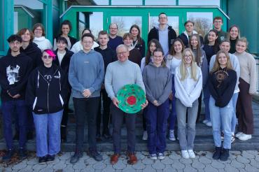 Das SOR-Team und das Umweltteam bei der Übergabe an Herrn Karl-Heinz Feichtinger von der Karl-Heinz-Feichtinger-Stiftung.