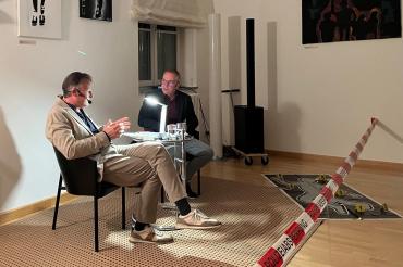 Links Krimi-Autor Peter Jackob, rechts Hauptkommissar Peter Metzdorf.