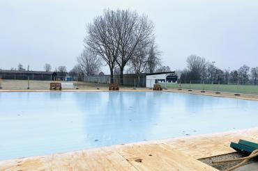 Das Bild zeigt den Eisplatz auf der Kaiserwiese.