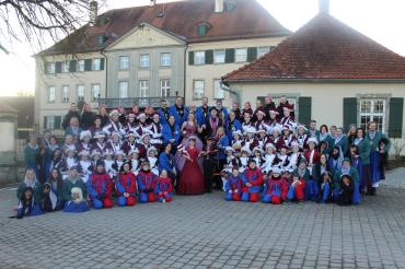 Der Große Hofstaat 2024 in Amerdingen mit Prinzenpaaren, Garde, Flying Tigers und Truden.