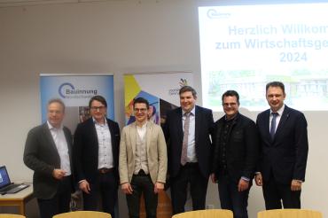 Diskussionsteilnehmer von links nach rechts: LBB-Hauptgeschäftsführer Andreas Demharter, Obermeister Wolfram Uhl, OB David Wittner, Landrat Markus Müller, OB Jürgen Sorré, OB Frank Kunz