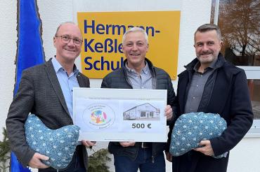 v.l.n.r. Erwin Seiler, Vorsitzender des Fördervereins, Jürgen Moll und Timm Albert, Fachbereichsleiter.