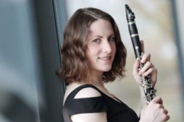 Susanne Geuer spielt die Klarinette des Duos "Zwei + Eins".