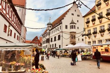 Der Nördlinger Wochenmarkt.