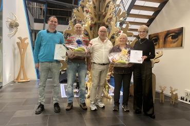 Von links: Christoph Mayer (Produktionsleiter), Tobias Dannhorn (25 Jahre), Roland Abel (Geschäftsführer), Christa Korsistka (15 Jahre) u. Birgit Abel (Prokuristin), es fehlt Getrud Rundbuchner.