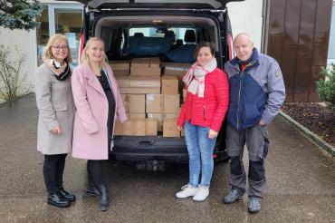 Von links: Hedwig Rehm und Julia Schmalbach (beide Vorsitzende Helferkreis Rain e.V.), Hanna und Volker Schupp (Ukraine Hilfe)