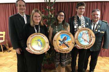 Das Bild zeigt: v.l.n.r: 1. Sportwart Matthias Herb, Jana Rieger, Angelina Rau, Daniel Miehling, 1. Schützenmeister Armin Durner.