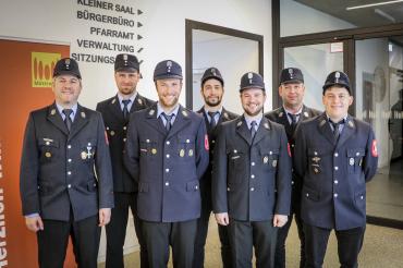 Auf dem Foto v.l.n.r. Christian Dannhorn, Simon Ganzenmüller (1. Kommandant), Christoph Meyer (2. Kommandant), Christoph Offinger (Fahnenträger), Dominik Schäff (1. Vorstand), Michael Bauer und Julian Achinger (2. Vorstand).