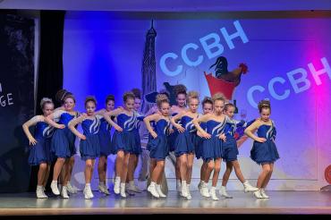 Das Bild zeigt eine Darbietung des Abends. 