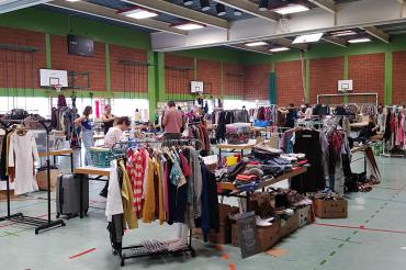 Das Bild zeigt den Mädelsflohmarkt.