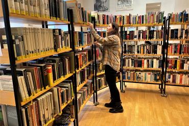 Das Bild zeigt den Flohmarkt der Stadtbibliothek Nördlingen.
