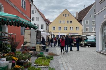 Das Bild zeigt den Wochenmarkt Nördlingen.