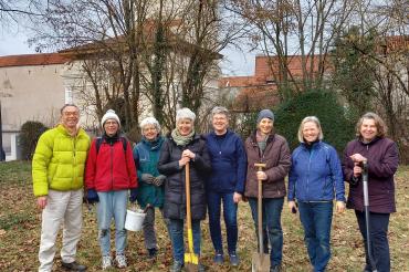 Beteiligte der Pflanzaktion am Reimlinger Tor am 3. Februar.