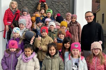 Kl. 1a der Leonhart-Fuchs-Grundschule Wemding beim Bürgermeister